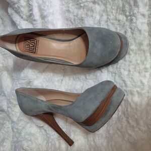 Pour La Victoire Powder Gray Kid Suede Platform Pump
